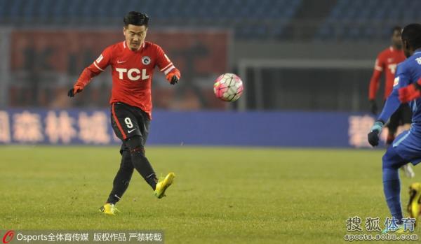辽足战苏宁肇俊哲告别战潇洒带球大将风范