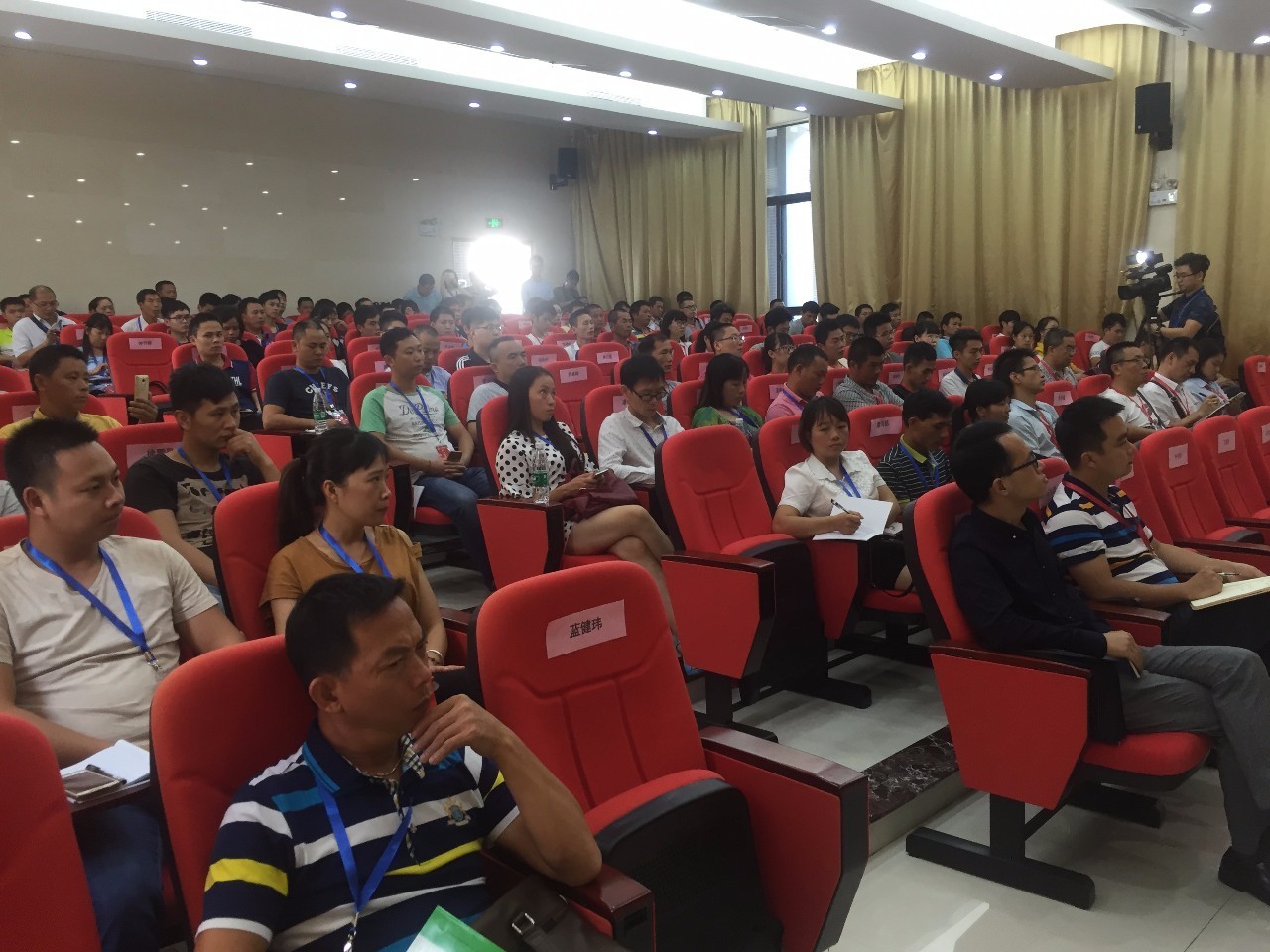 共青团助力青年创业,共青团投身脱贫攻坚工作案例