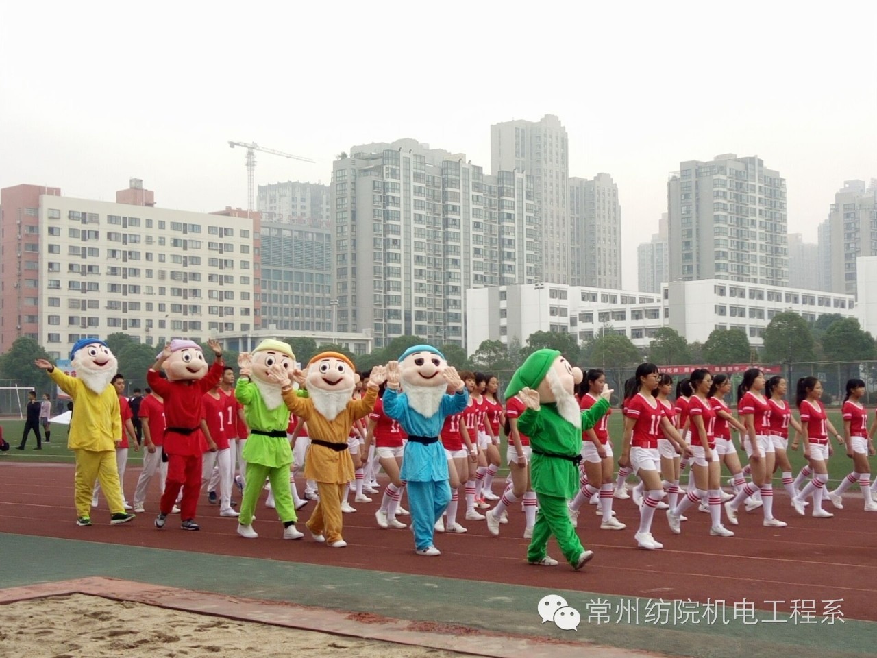 为运动健儿们助力喝彩,致运动健儿们青春的号角已经吹响