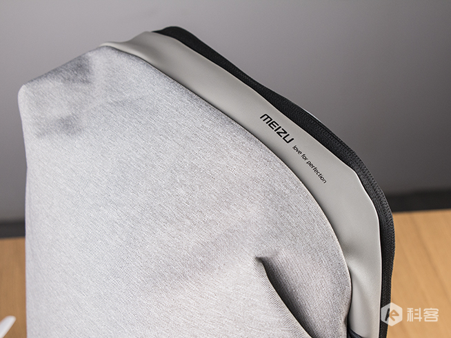 魅族休闲双肩包,魅族双肩包黑色还是灰色好看