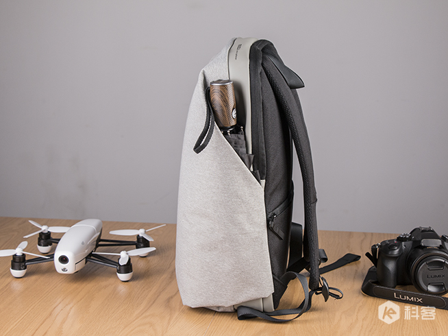 魅族休闲双肩包,魅族双肩包黑色还是灰色好看