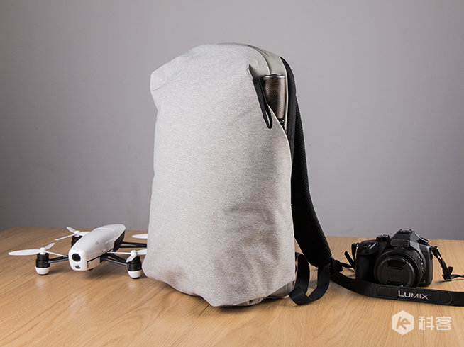 魅族休闲双肩包,魅族双肩包黑色还是灰色好看