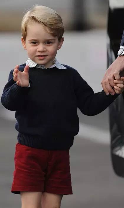 小王子你不冷吗？你王妃额娘为啥永远给你穿条小短裤？