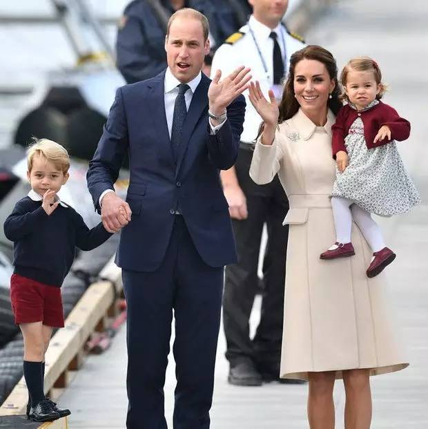 小王子你不冷吗?你王妃额娘为啥永远给你穿条小短裤?