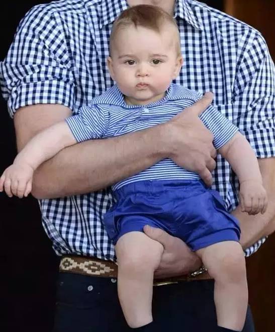 小王子你不冷吗?你王妃额娘为啥永远给你穿条小短裤?