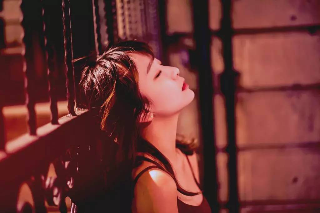 走进夜晚,拍一组让人迷恋的夜景人像