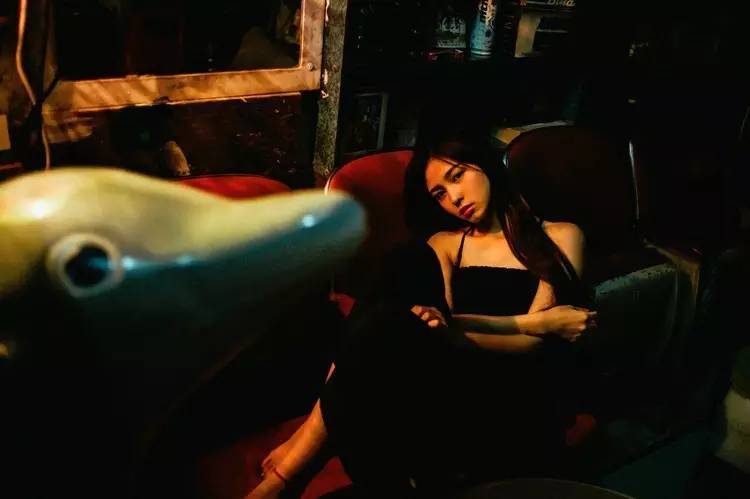 走进夜晚,拍一组让人迷恋的夜景人像