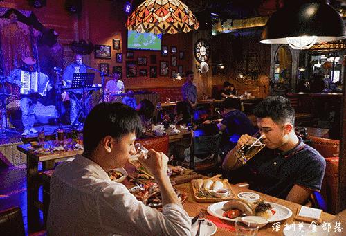 这家店，凭什么7点就能坐满，直到凌晨1点还有人舍不得走