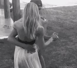 上帝の光｜穿衣服对她是种浪费，生的孩子叫腰精的后裔