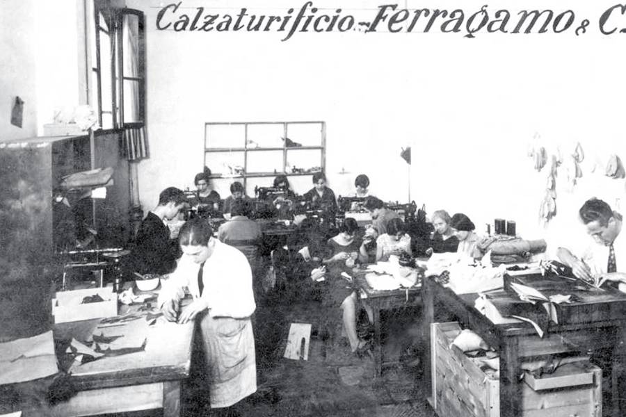 励志大戏|有个穷人家的孩子,辍学做鞋匠创建了时尚王国