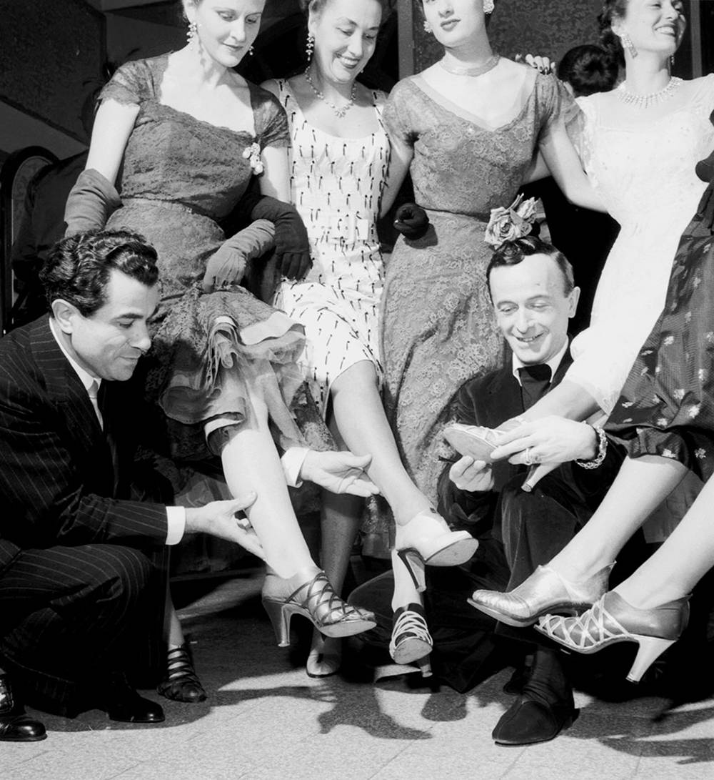 励志大戏|有个穷人家的孩子,辍学做鞋匠创建了时尚王国