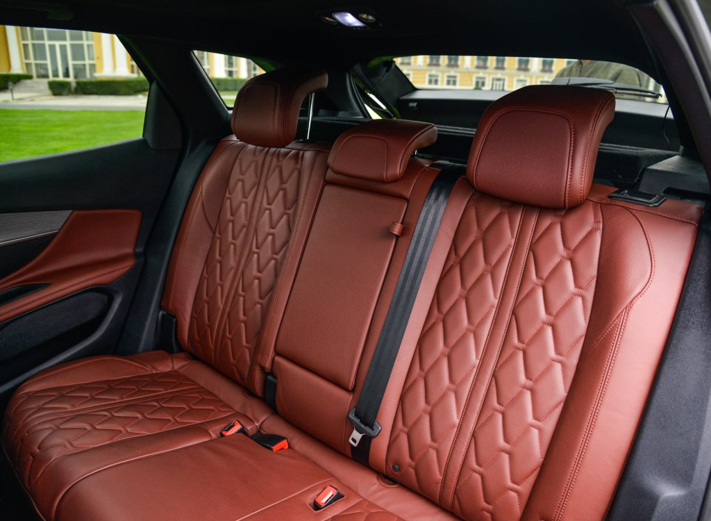 东风标致4008的评价,标致40081.6t和1.8t有什么区别