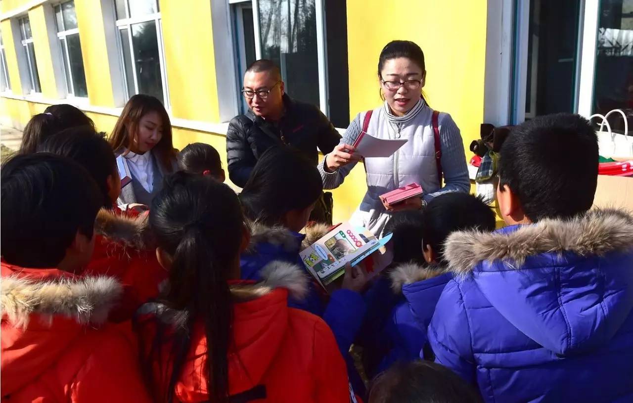 《小村里*旗国**下14张绽放的笑脸充满对知识的渴望》接续报道