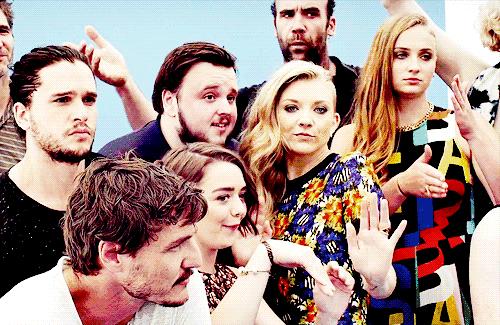 肯豆穿一字鞋 (肯豆穿玫粉色鞋)