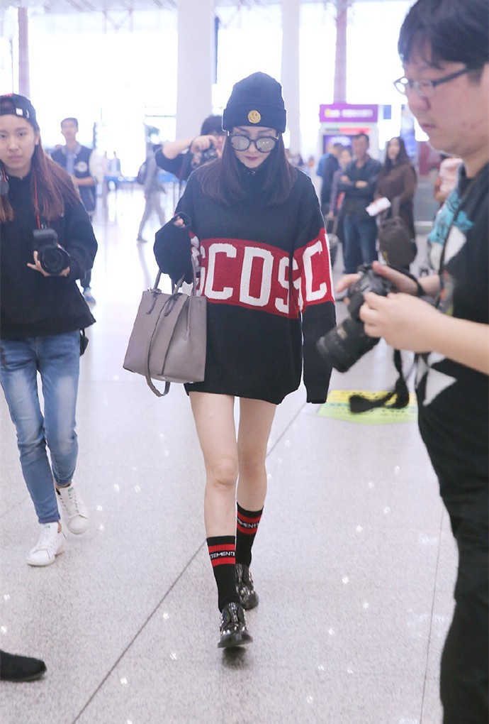 倪妮菱格棉服穿搭,杨幂倪妮新中式穿搭