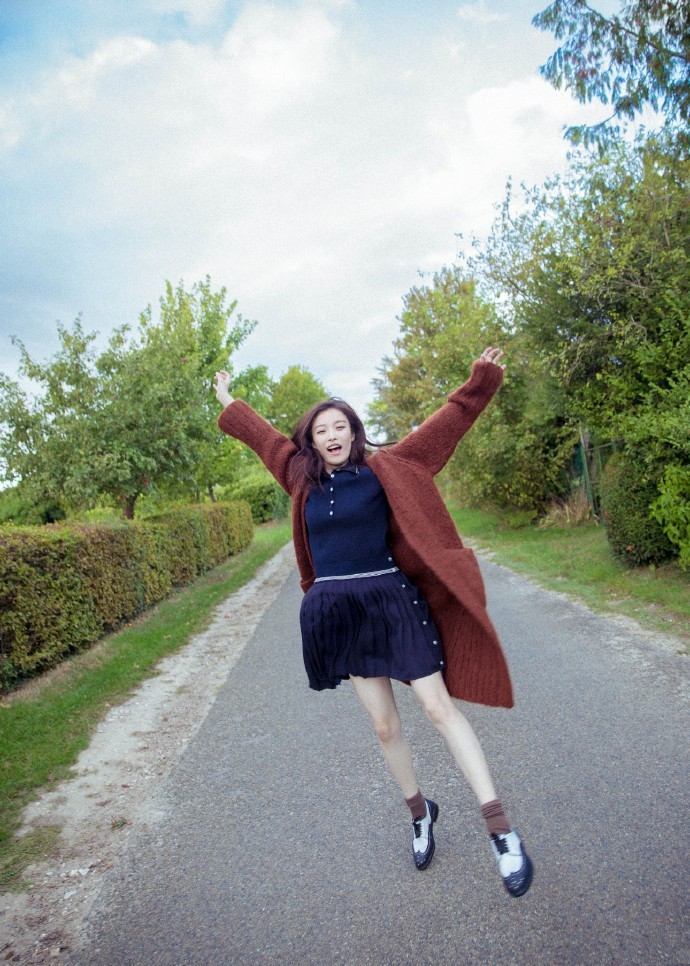 倪妮菱格棉服穿搭,杨幂倪妮新中式穿搭