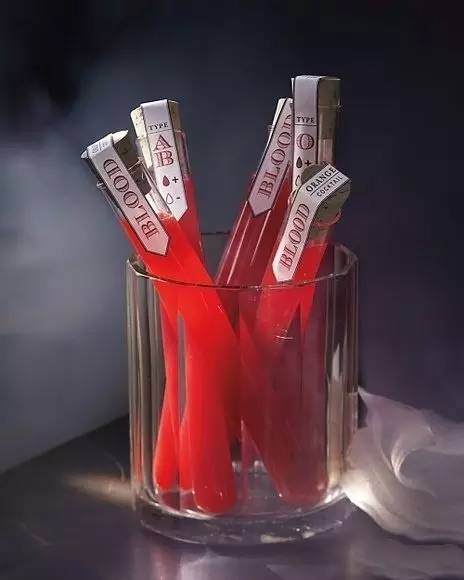 惊声尖叫万圣节|如何用一杯鸡尾酒迅速进入邪魅狂狷世界?