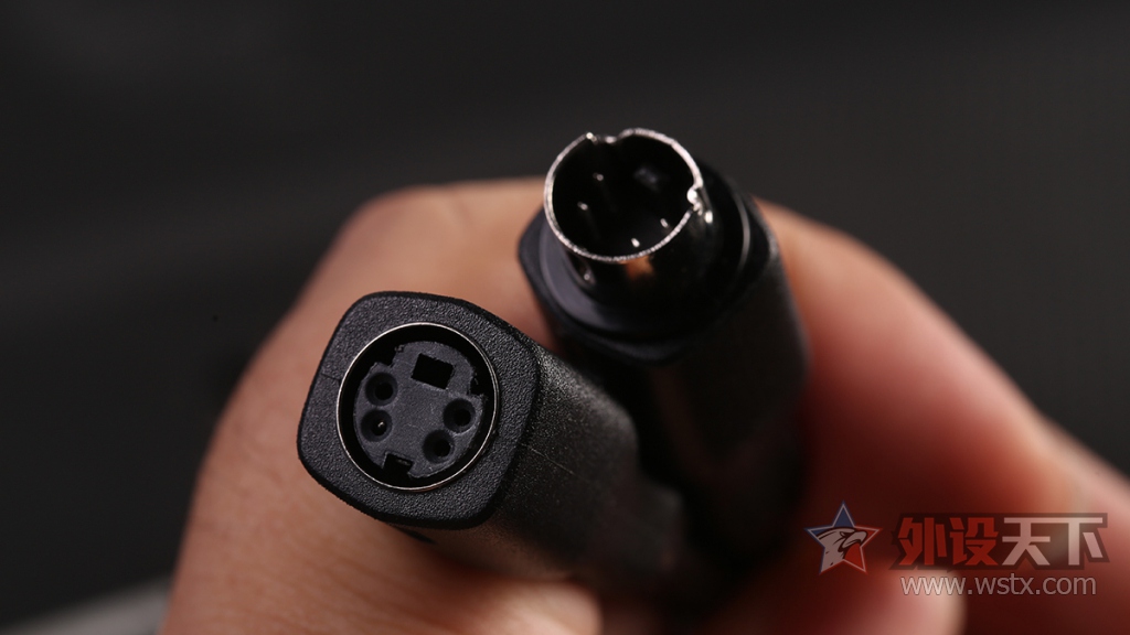 官方评测冰豹ROCCATSOVA游戏膝板图赏简评:腿上游戏