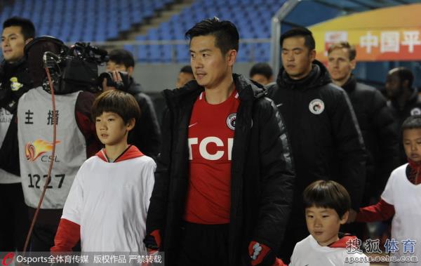 辽足战苏宁肇俊哲告别战潇洒带球大将风范