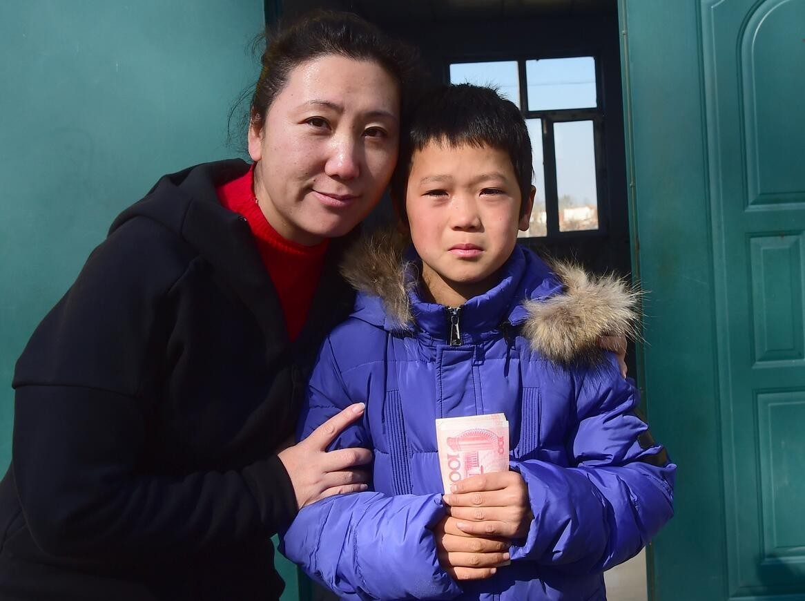 《小村里*旗国**下14张绽放的笑脸充满对知识的渴望》接续报道