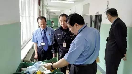 检察院里面有几个检察官,小检察院跟大检察院一样吗