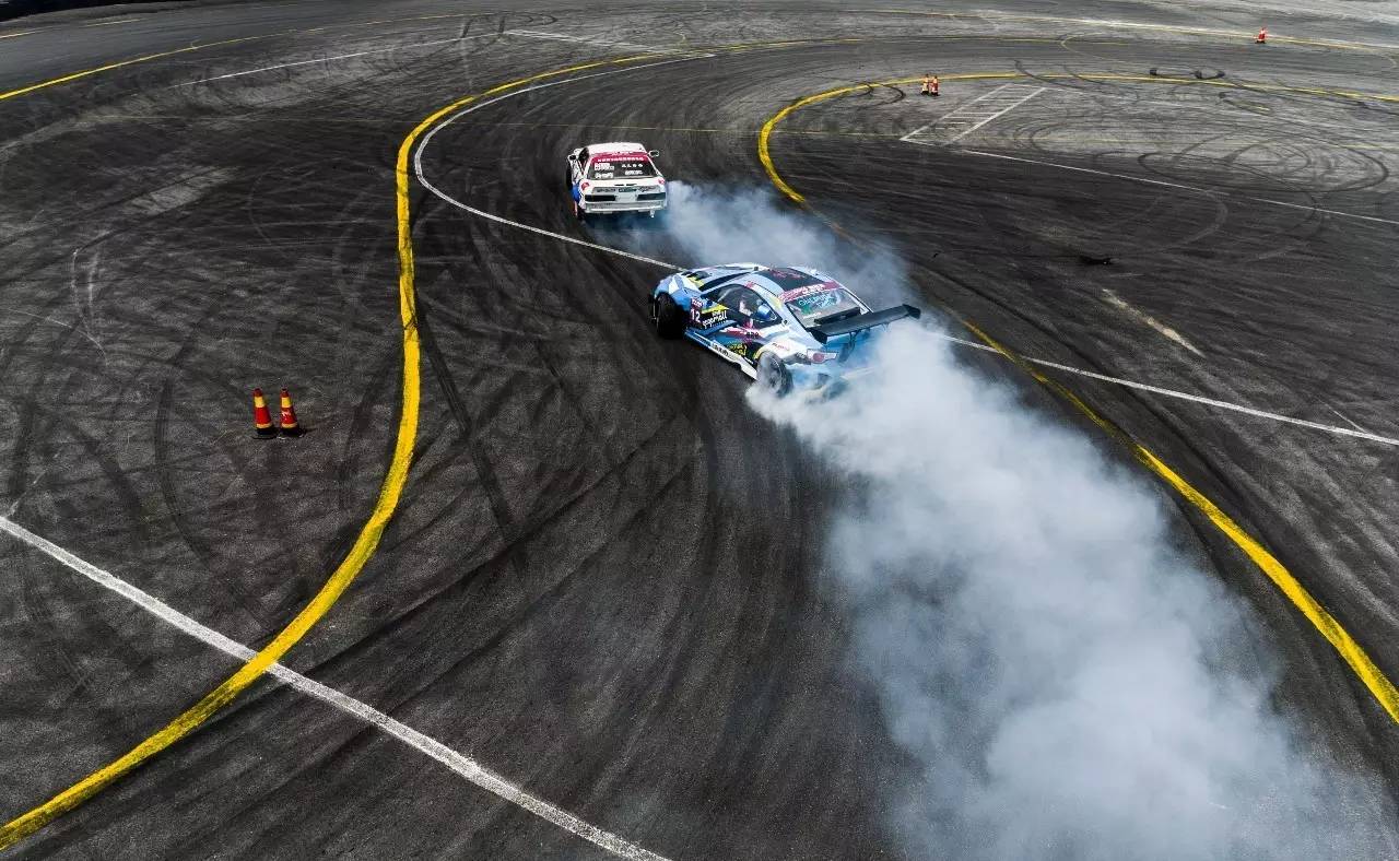 和赛车赛跑,和赛车相似的跑车