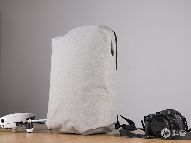 魅族休闲双肩包,魅族双肩包黑色还是灰色好看