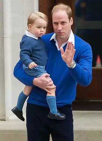 小王子你不冷吗?你王妃额娘为啥永远给你穿条小短裤?