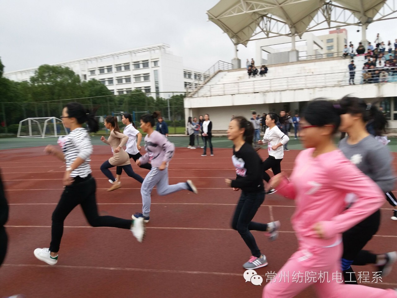 福田中学三十三届校运会视频,盘点各校校运会炸裂式开幕