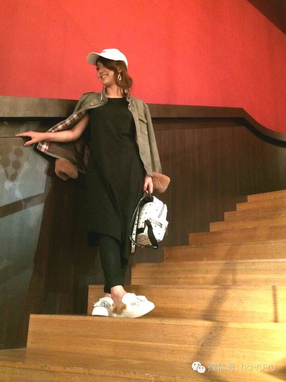 mcm的包包应该怎么搭配,mcm包包穿搭