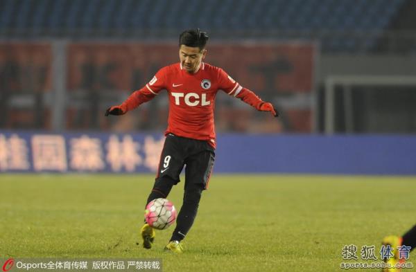 辽足战苏宁肇俊哲告别战潇洒带球大将风范