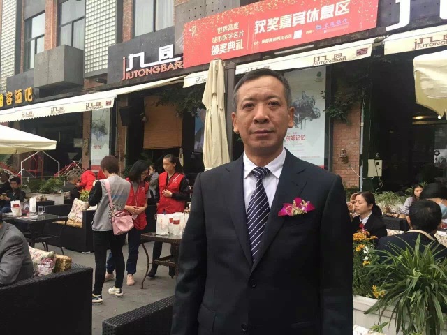 3000人挤爆东郊记忆，只为看他一眼