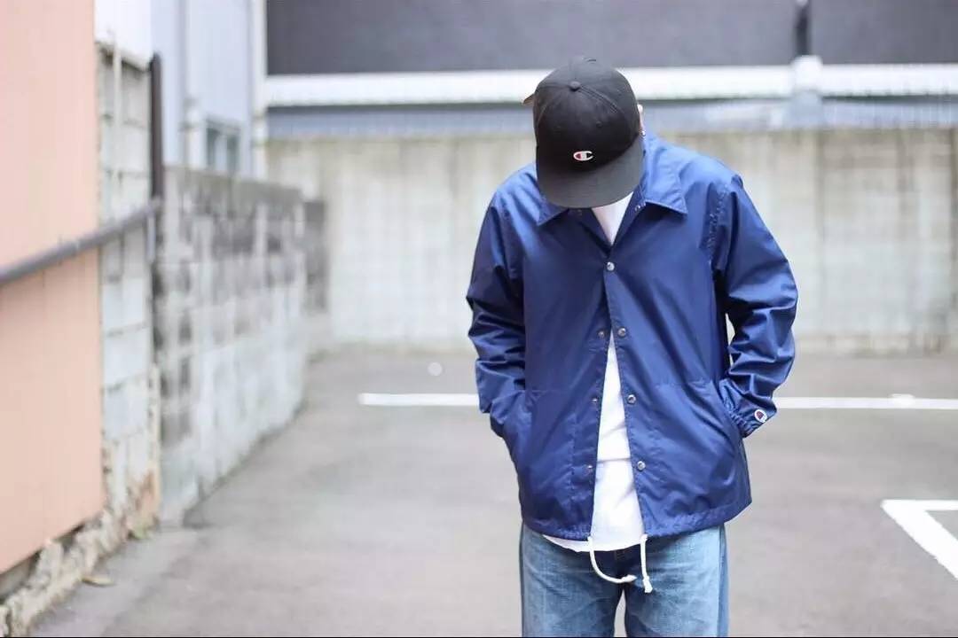 让你街头style立现的秋季单品：教练夹克