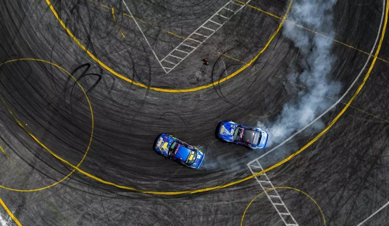 和赛车赛跑,和赛车相似的跑车