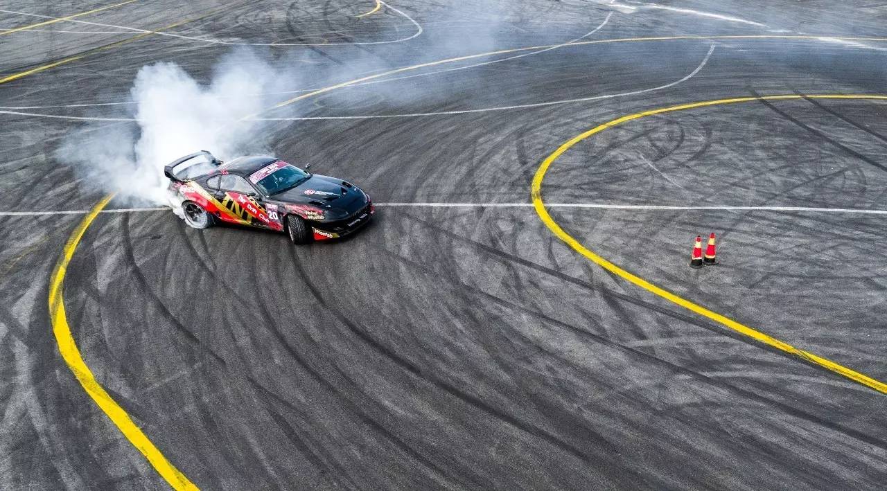 和赛车赛跑,和赛车相似的跑车