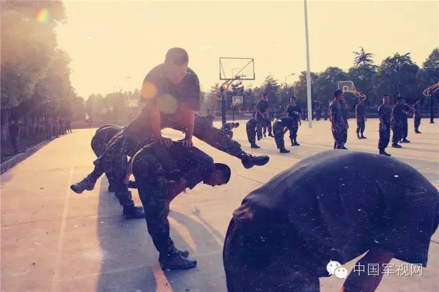 新兵连辛苦还是下连辛苦,新兵连吃了很多苦