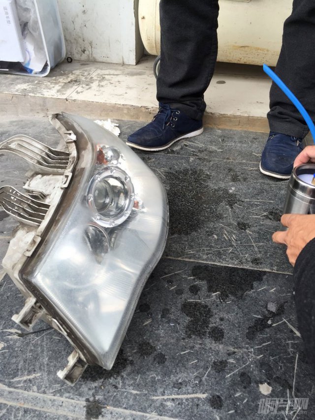 杀虫剂修复大灯是真的吗,用杀虫剂修复车灯的方法
