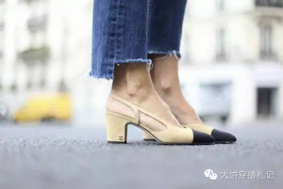 肯豆穿一字鞋 (肯豆穿玫粉色鞋)