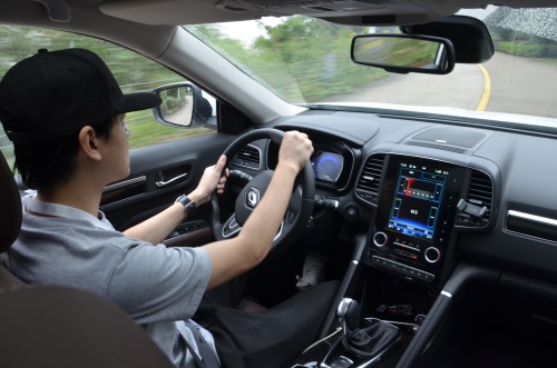 试驾2011雷诺科雷傲,2013款雷诺科雷傲进口2.5试驾