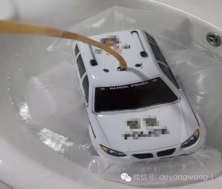 驾驶汽车落水中怎样处理,汽车落水如何漂浮