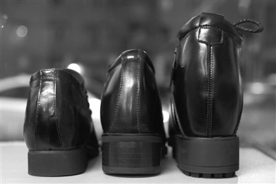 潮王路一家增高鞋店老板说爱情是推动增高鞋生意的主要动力