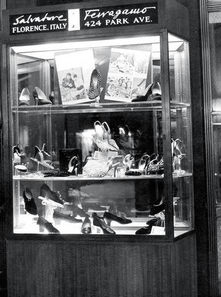 励志大戏|有个穷人家的孩子,辍学做鞋匠创建了时尚王国