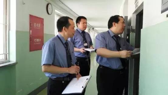 检察院里面有几个检察官,小检察院跟大检察院一样吗