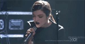 一只口红就能打发了的女孩很好啊Y先生为你们鼓鼓掌