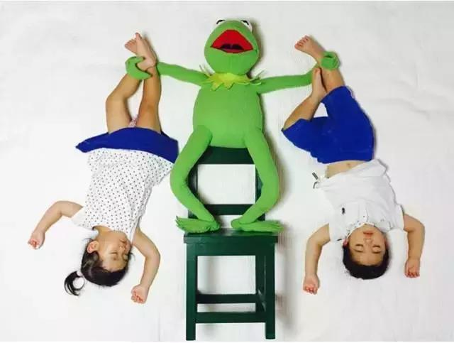 这个日本女人竟然对自己熟睡的孩子做出了这些......