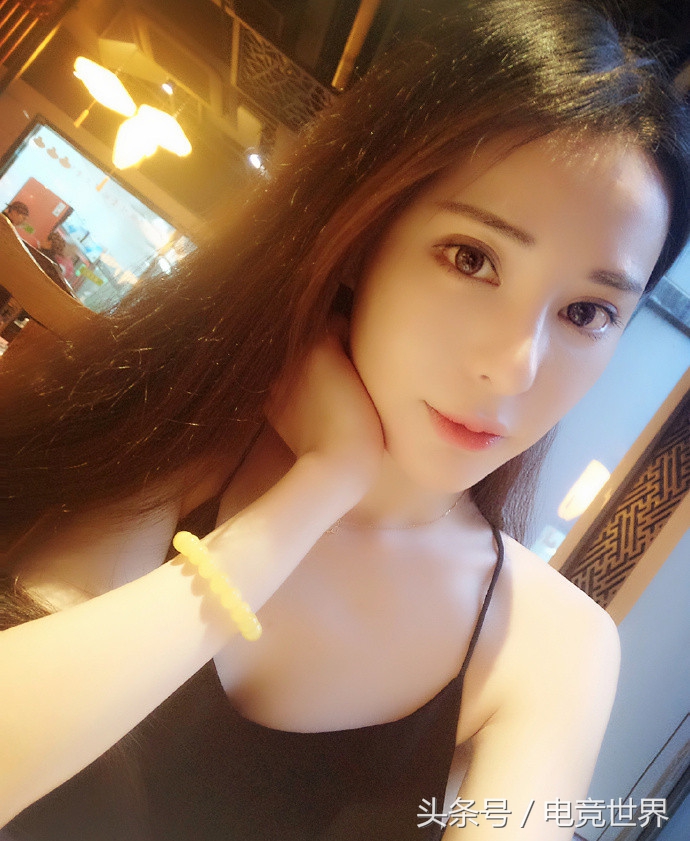 斗鱼最新的年度十大巅峰主播诞生,斗鱼年度十大巅峰主播照片对比