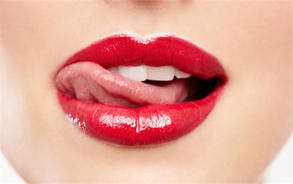 平价口红的正确使用方法,一支口红拯救素颜