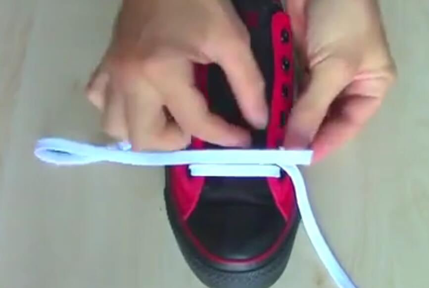教你如何绑鞋带教程,骚气鞋带系法