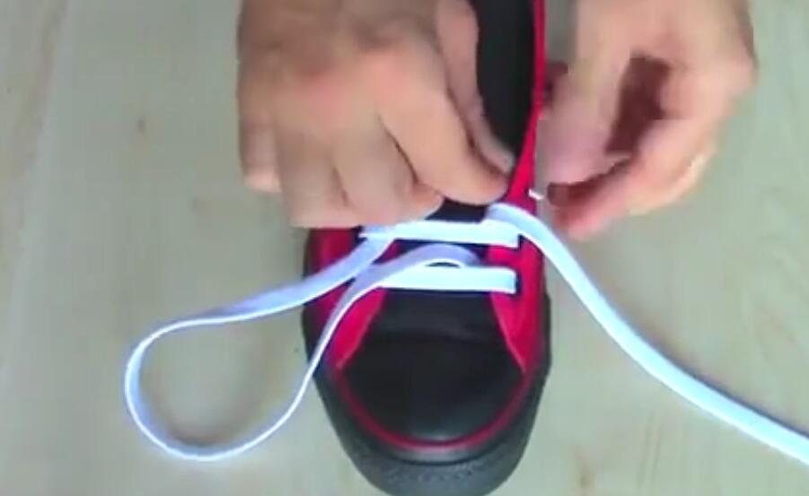 教你如何绑鞋带教程,骚气鞋带系法