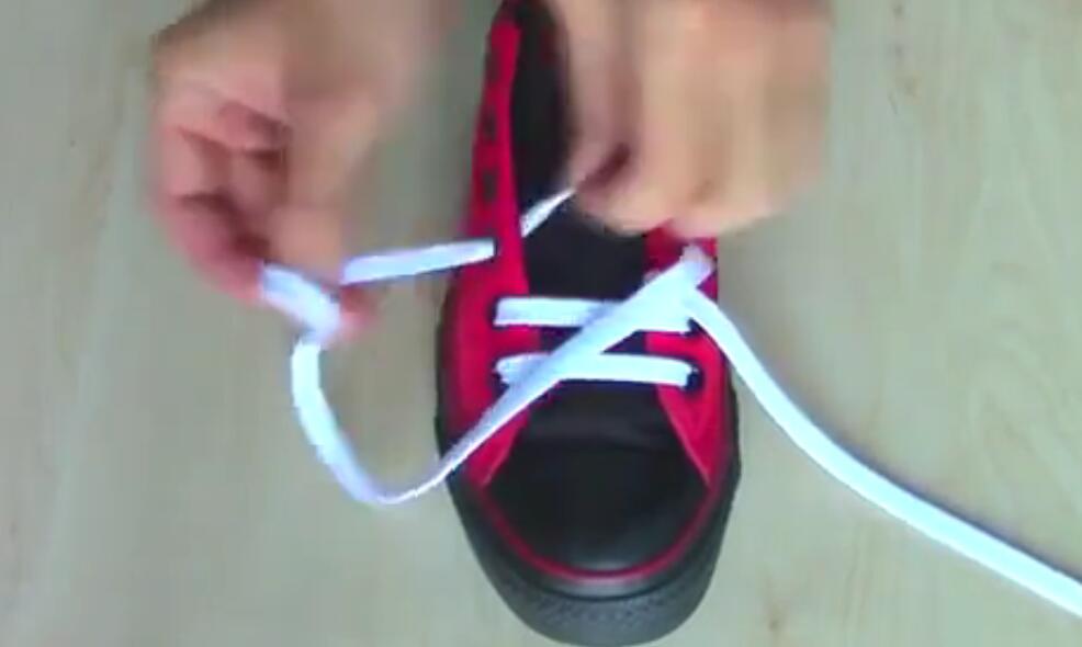 教你如何绑鞋带教程,骚气鞋带系法